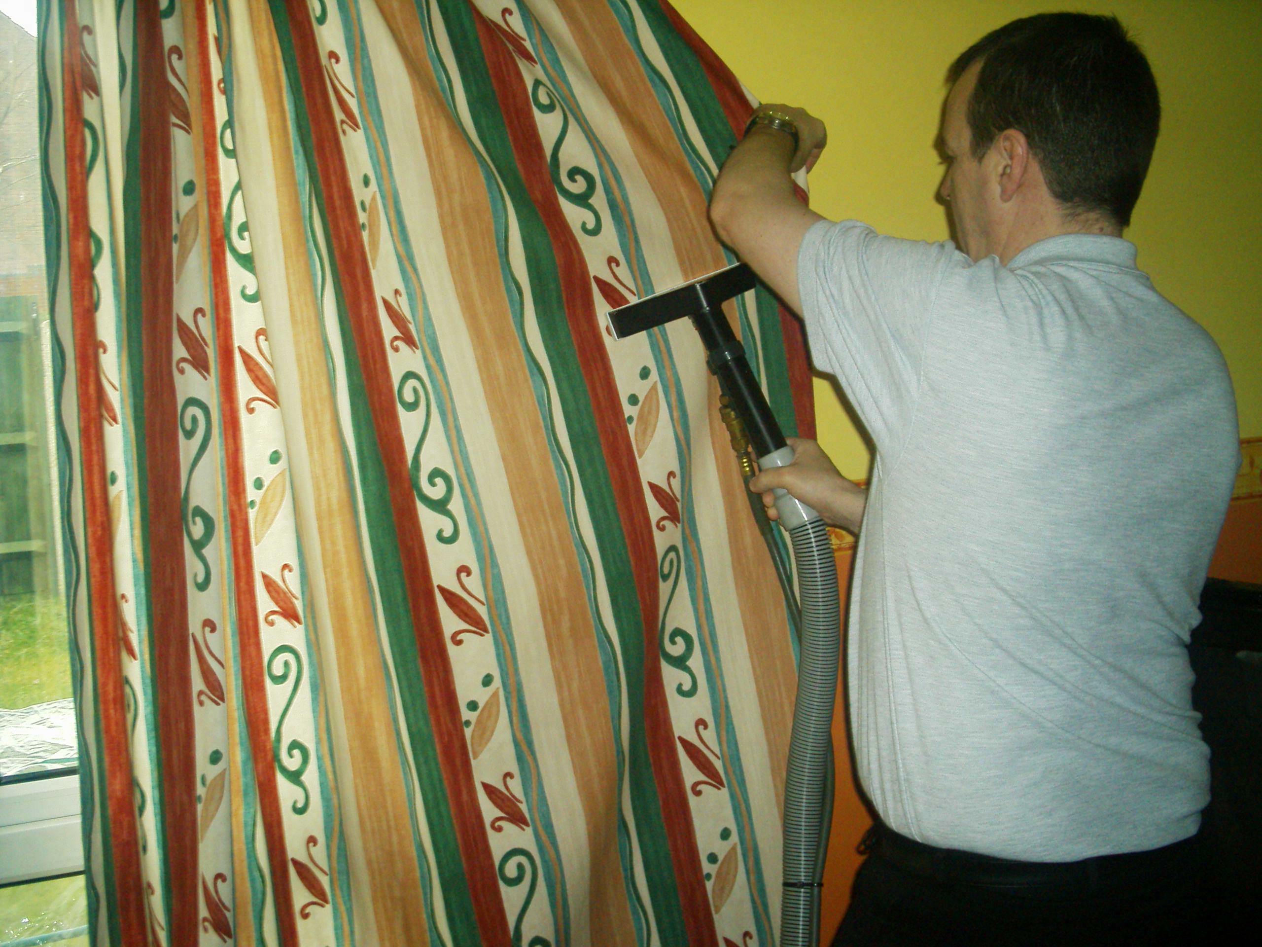 Curtain cleaning in RH1, RH2, RH3, RH4, RH5, RH6, RH7, RH8, RH9, RH10, RH11, RH12, RH13, RH14, RH15, RH16, RH17, RH18 & RH19 postcode areas