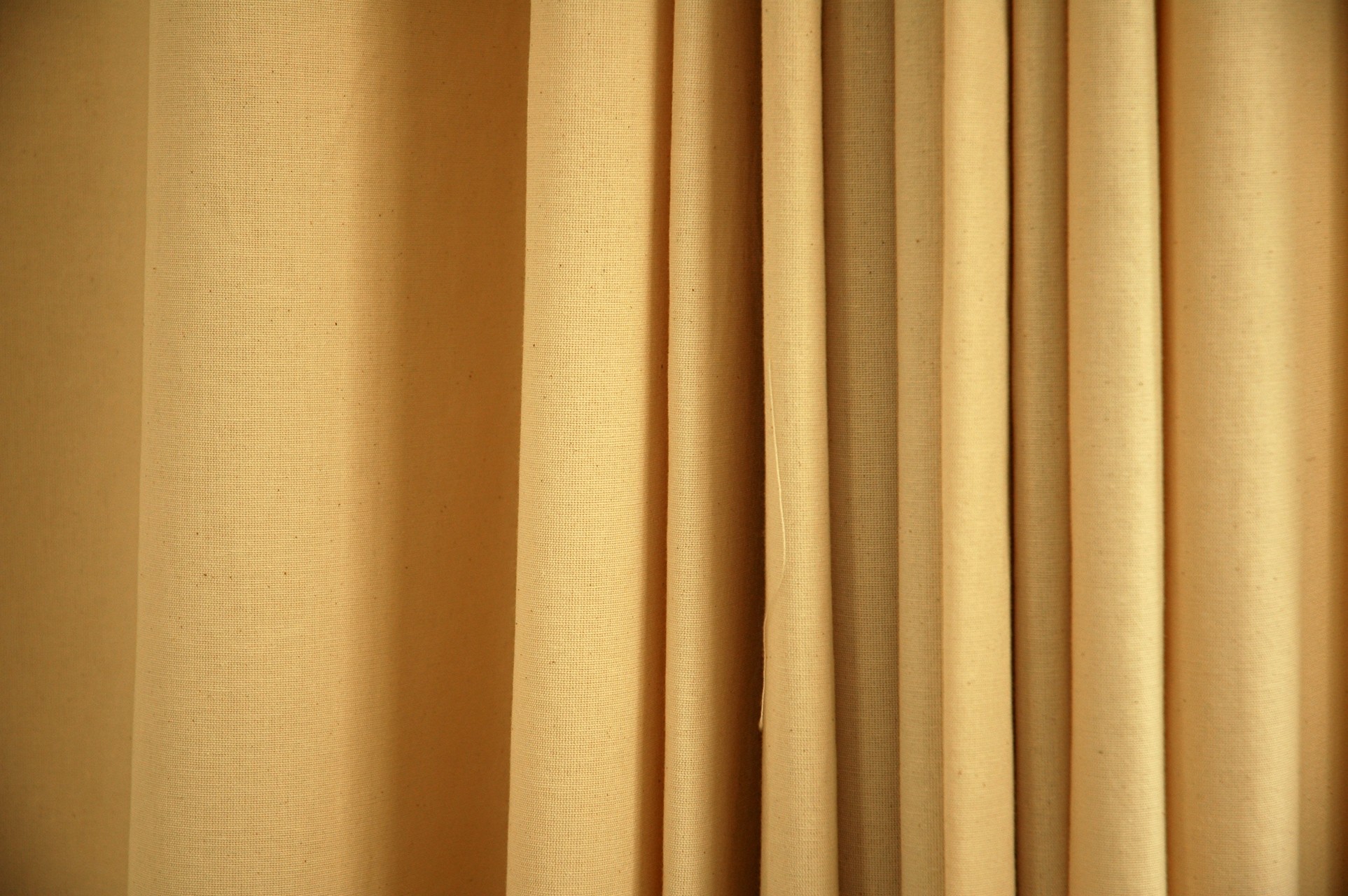 Curtain cleaning in Crawley, Horsham, Lingfield, Horley and East Grinstead